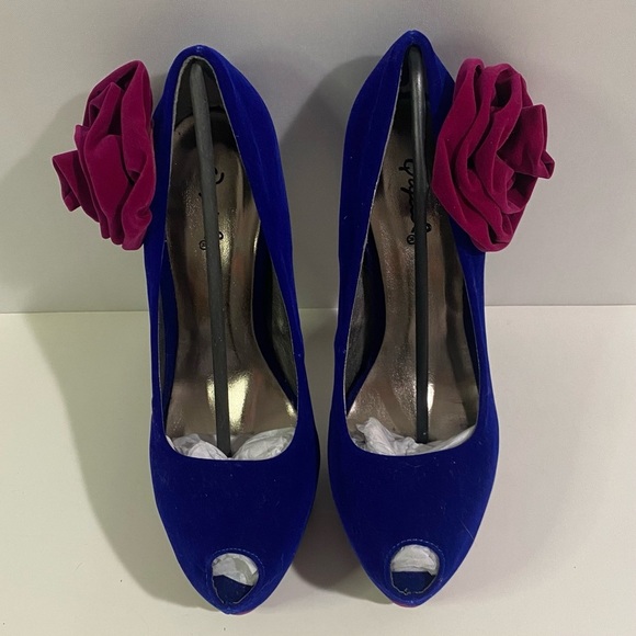 Qupid Women's 7.5 Blue Heels W/Pink Floral Accent - Picture 1 of 8